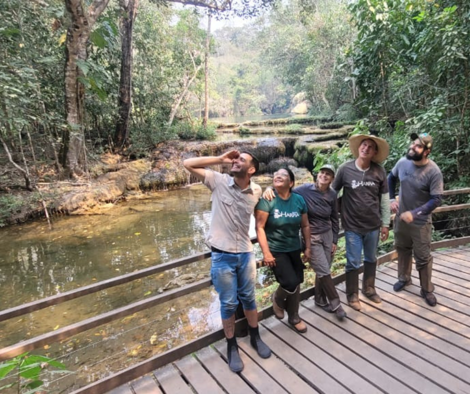 Pesquisadora do projeto harpia visita a Estancia Mimosa