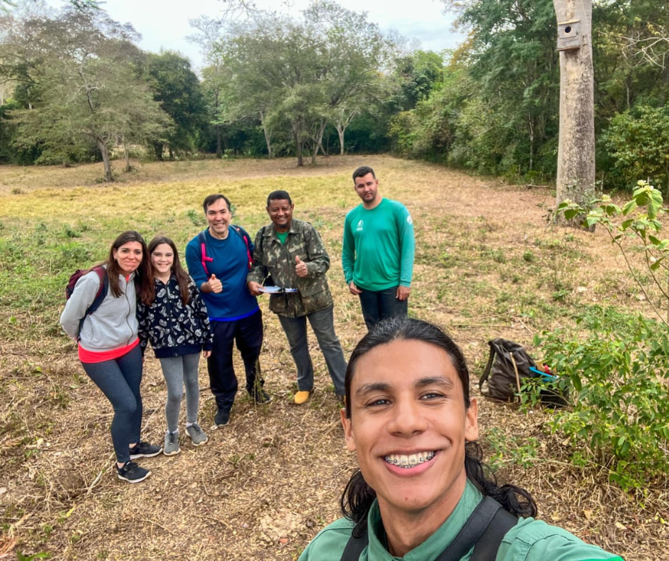 Equipe Instituto Arara Azul na Estância Mimosa